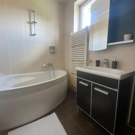 Light House Apartment *